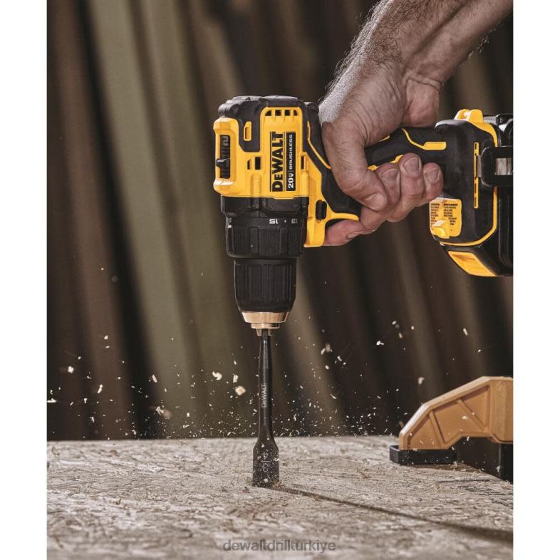 20v maksimum fırçasız kompakt 1/2 inç matkap/sürücü kiti (2 pil) DEWALT R206833 aletler