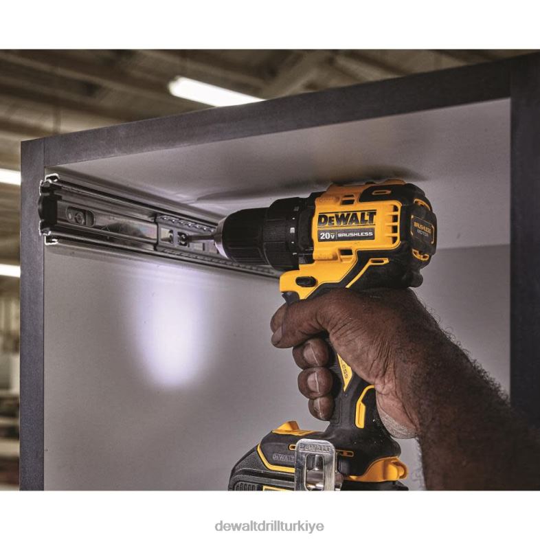 20v maksimum fırçasız kompakt 1/2 inç matkap/sürücü kiti (2 pil) DEWALT R206833 aletler